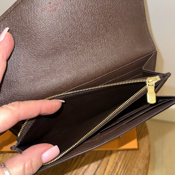 *SOLD* Louis Vuitton Damier Ebene Sarah Wallet - Picture 6 of 12